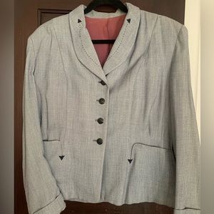 Vintage 1940s Medium jacket, arrow details, cuffed sleeves, nipped waist.